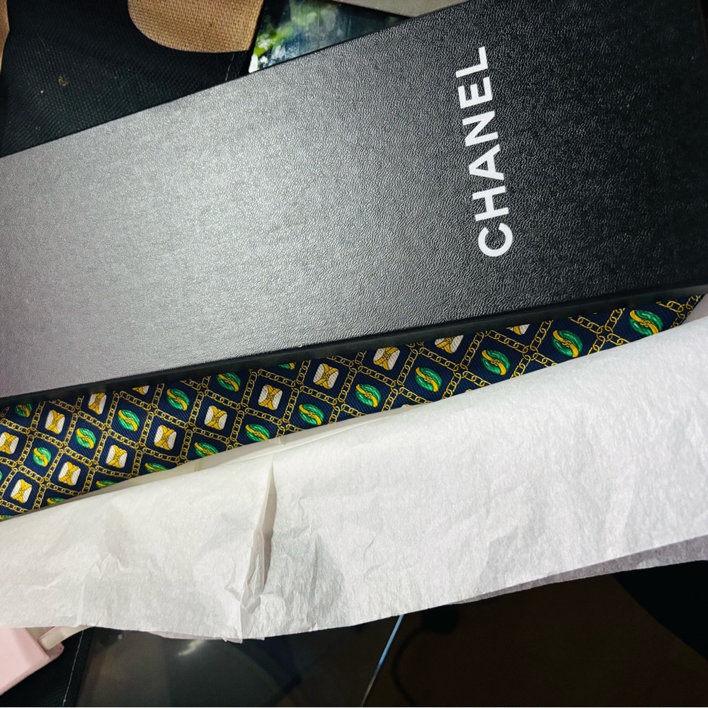 CHANEL Blue and Gold Chain Pattern Tie